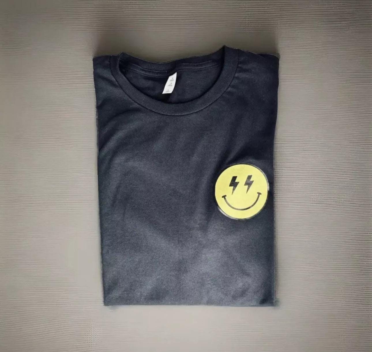 Smiley Face Shirt – Minimalist Streetwear Tee Graphic Tee for Men & Women